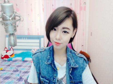 壹仟D°s小 雪【新人主播】(214404526)的直