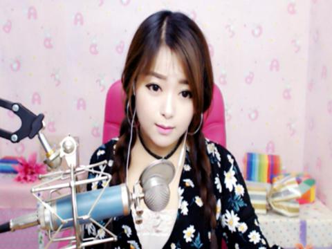 1717-妍妍是个多才多艺的美女哦(215058936)