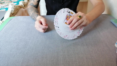 扑克开圆扇技巧双手开扇教程魔术视频
