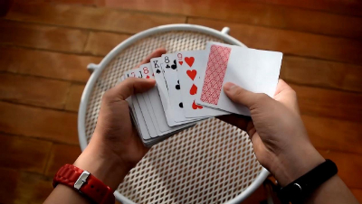 扑克牌魔术之搬运法慢动作解析非常简单的魔术