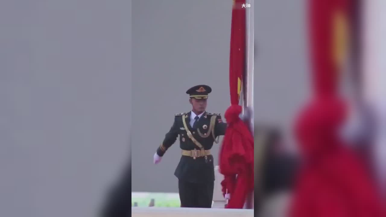 国旗手袁晋爽全程硬核燃爆的收旗过程,简直太帅了.__.