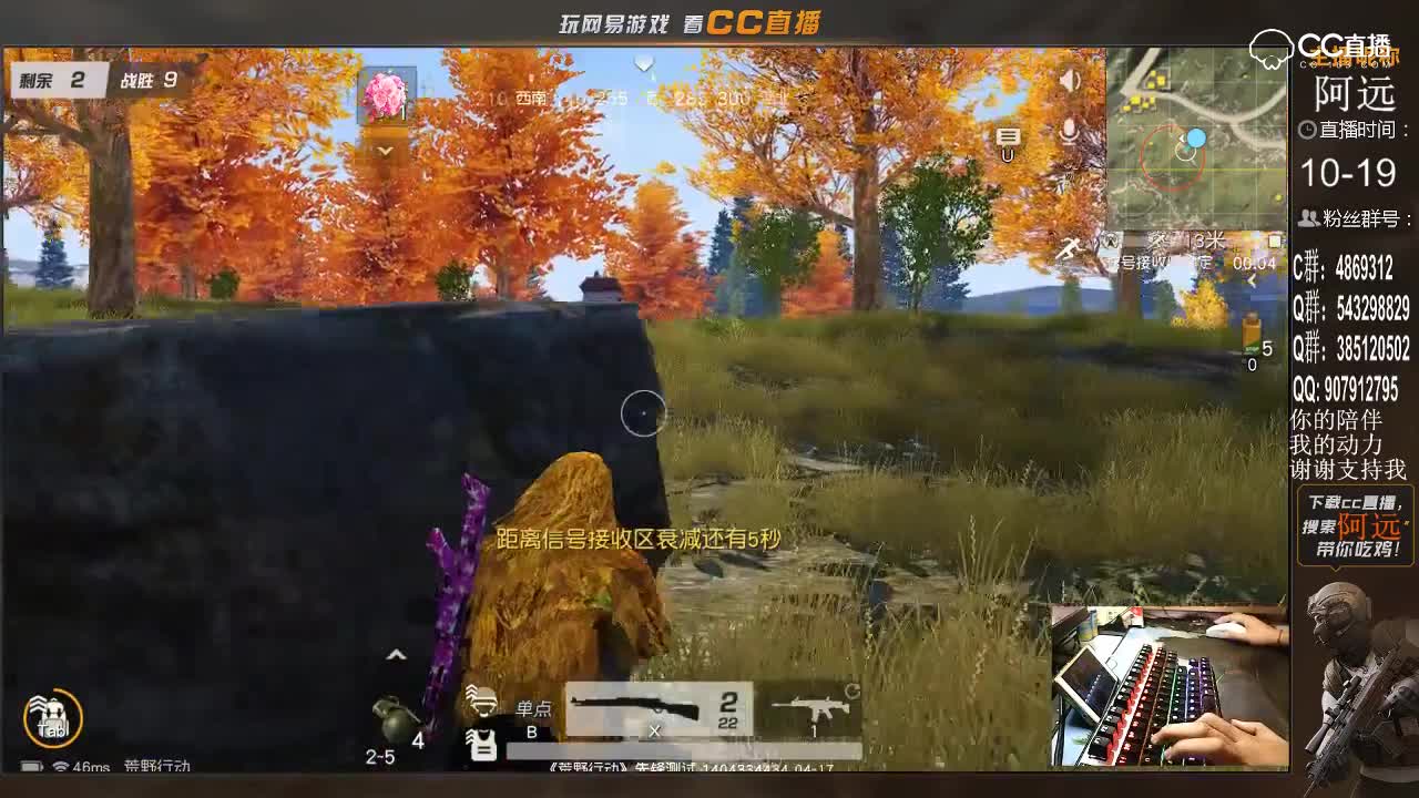 尴尬了！当跳伞挂在高架上...