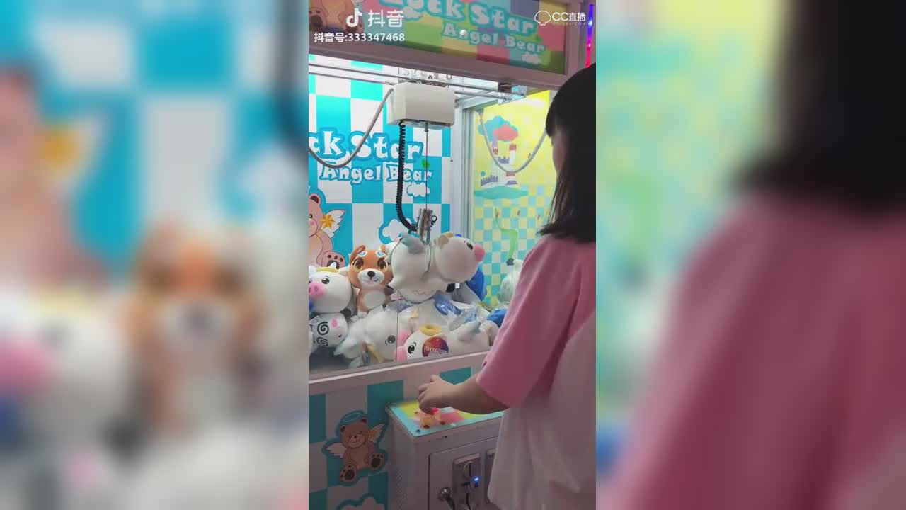 【短视频：梦幻小剧场】教你百分百抓到娃娃的技巧！