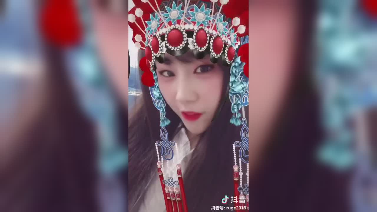 女生玩家专注十年梦幻西游！不买新衣服只买一卡通