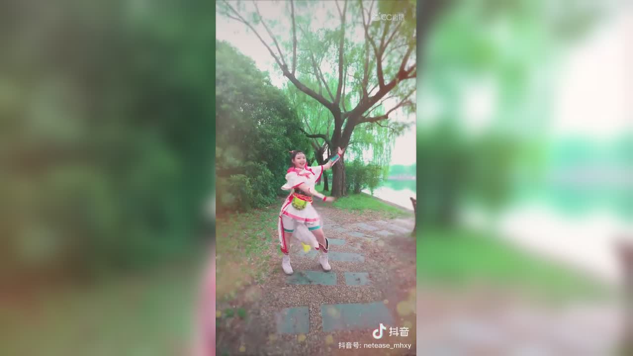 【短视频：梦幻学院小剧场】是时候放大招了  飞燕女劲舞独秀～