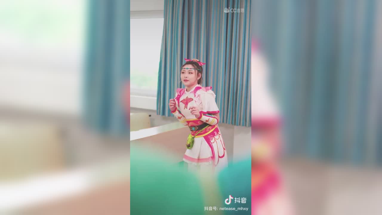 【短视频：梦幻学院小剧场】这年头，当老师得有一双X光一样的眼睛才行啊~