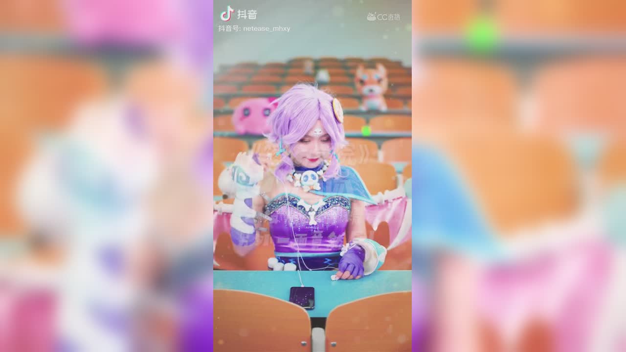 【短视频：梦幻小剧场】瞧这小姑娘~还不止一副面孔呢~