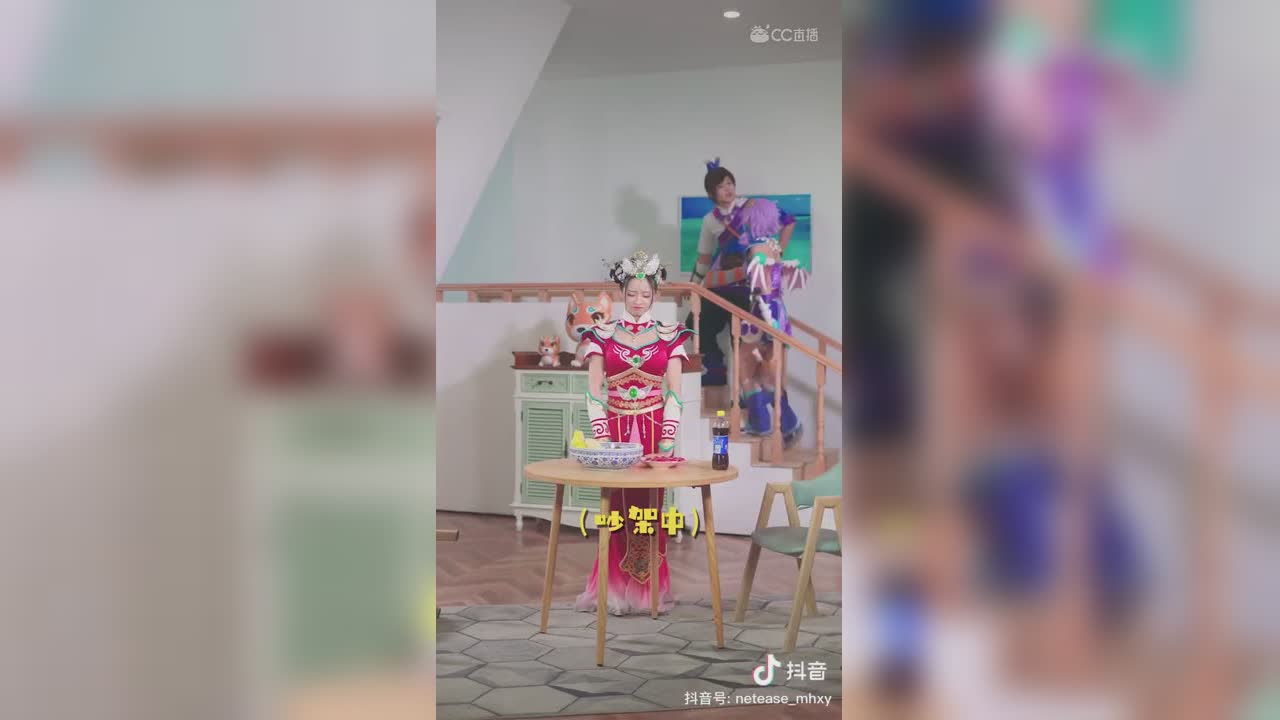 【短视频：梦幻小剧场】  为了能够偷偷出去吃大餐，剑侠客豁出去了#论坛菌#