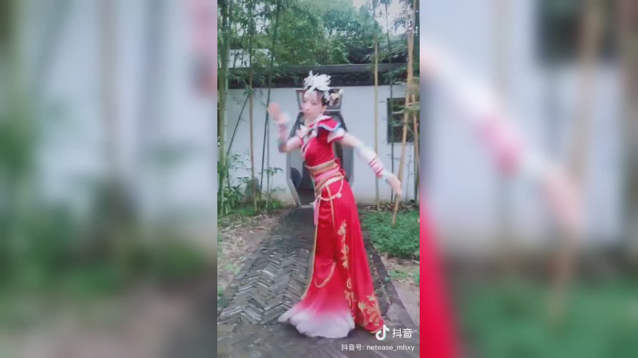 【短视频：主播爱梦幻】据说这个舞是跳给喜欢的人看的，你喜欢吗？#论坛菌##梦幻视频站#