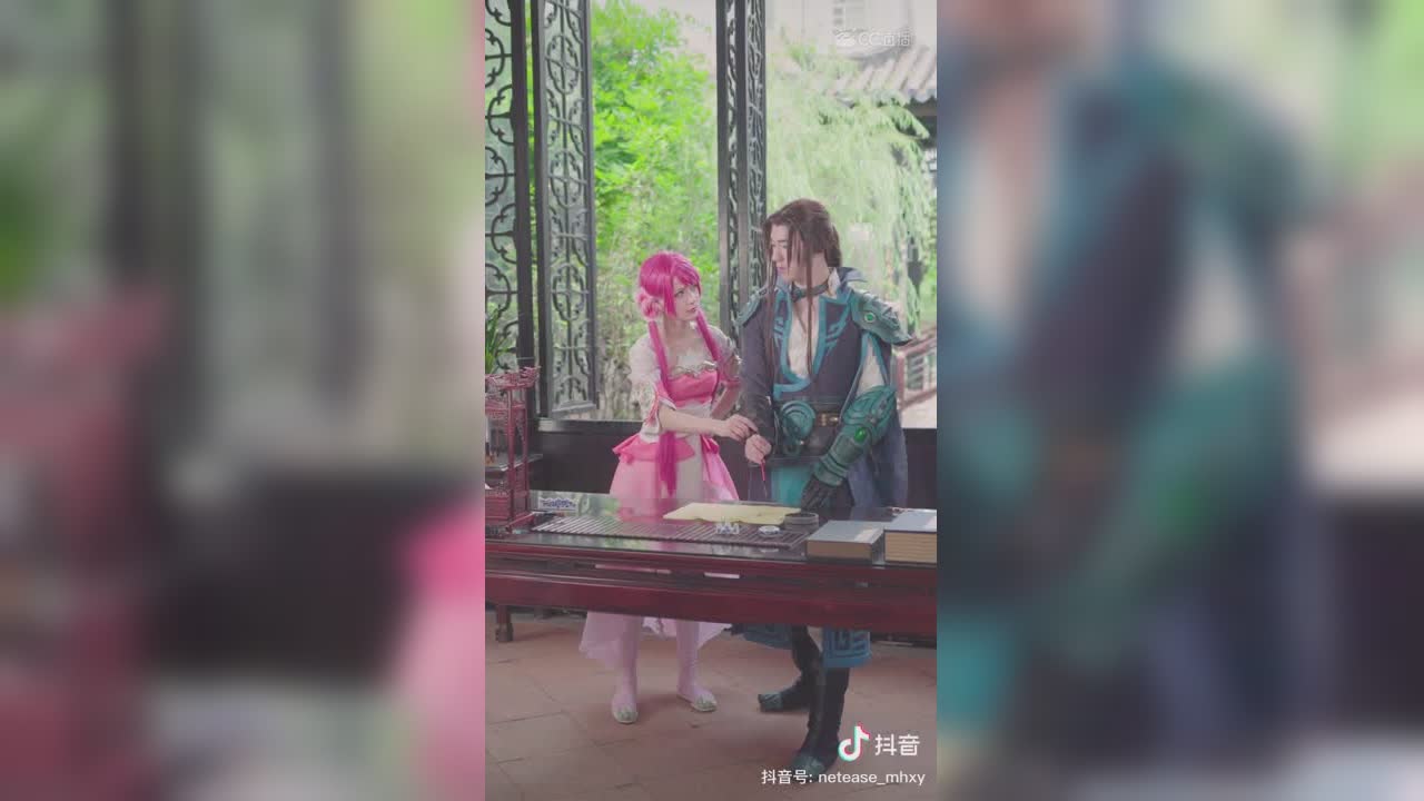 【短视频：梦幻小剧场】学毛笔的同时还练成了咏春呢#论坛菌##梦幻视频站#