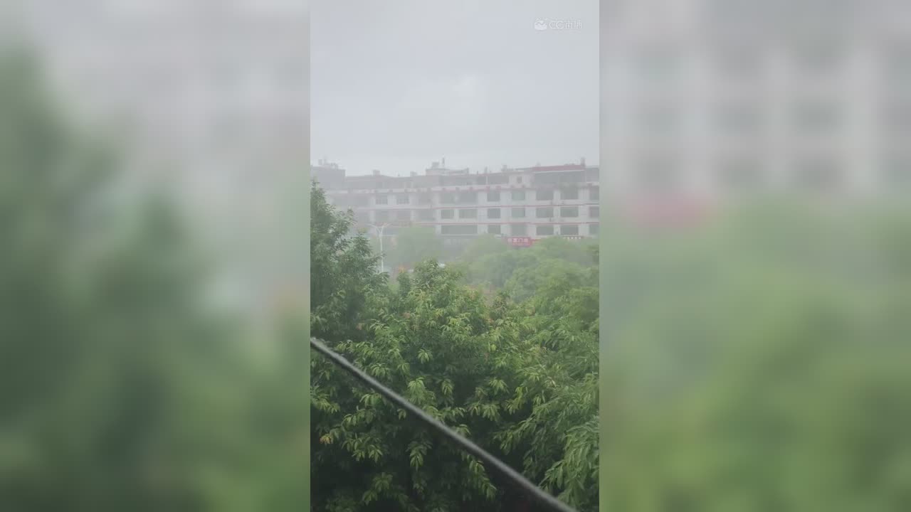 好几天暴雨 响雷
