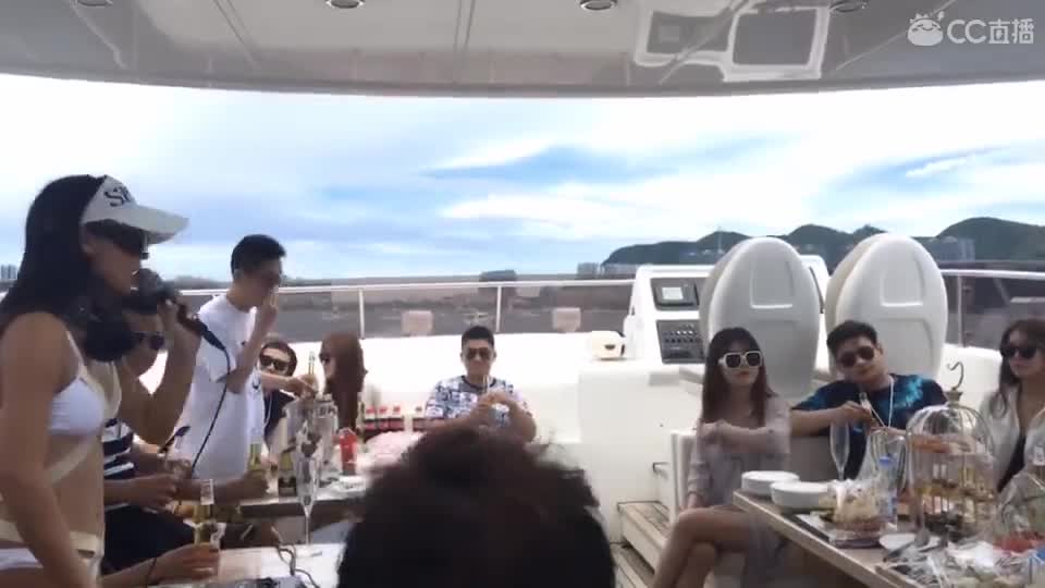天下盟三亚游艇趴进行中