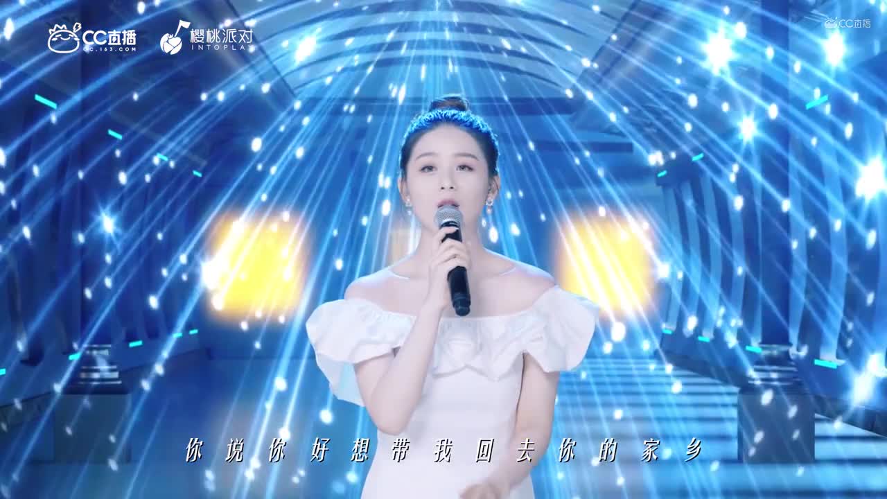 治愈女声之桃真情流露，唯美白裙惊艳亮相