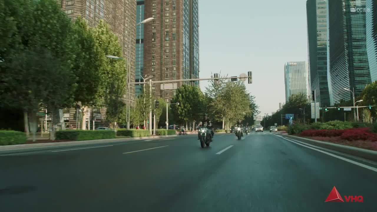 黄渤带兄弟冲新服