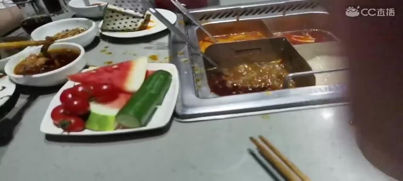 吃海底捞咯
