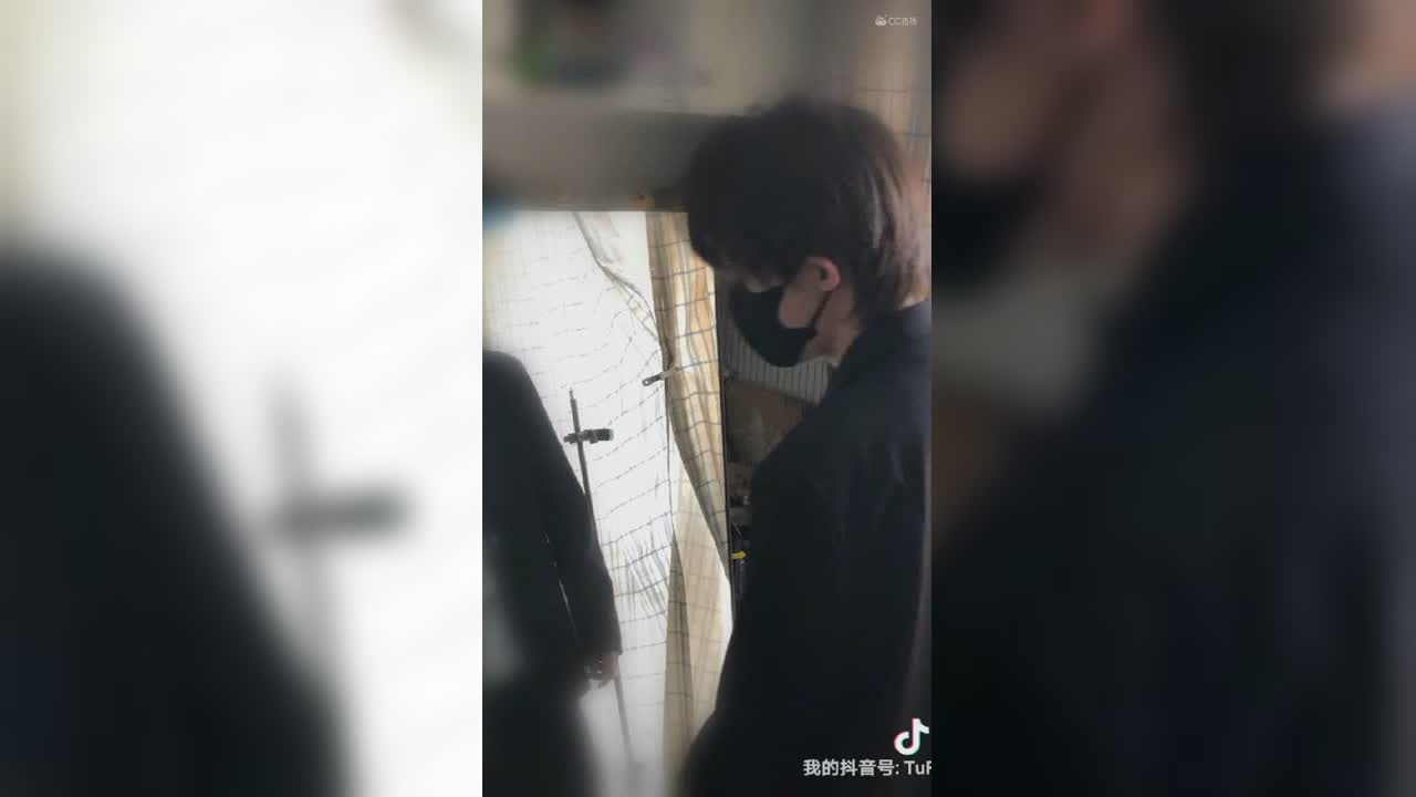 我是一个不称职的电工 电不到你 也焊不牢你的心  