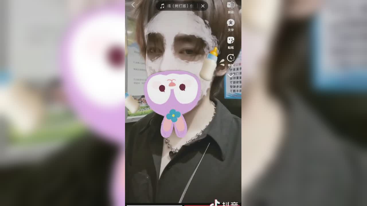 感冒了 因为斗地主出错牌被队友浇了一桶水