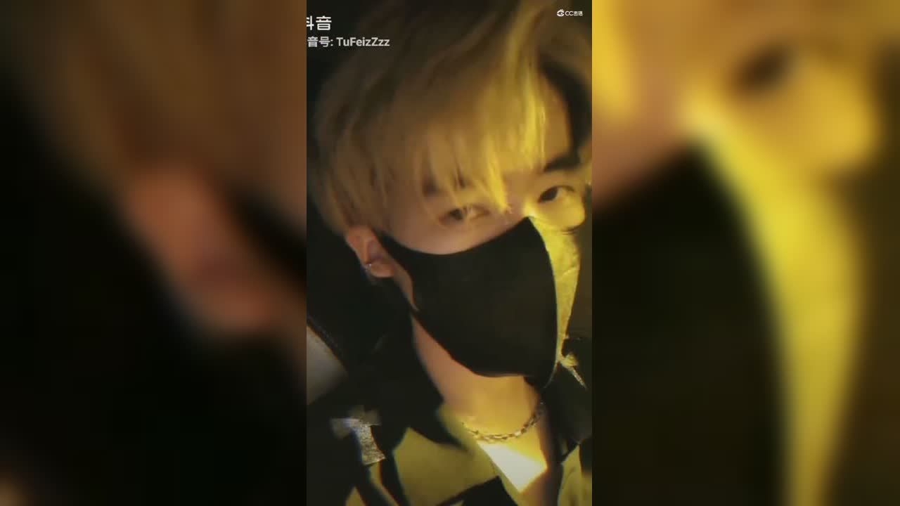 “喜欢花 喜欢海 喜欢日出日落 我的意思是 喜欢你”