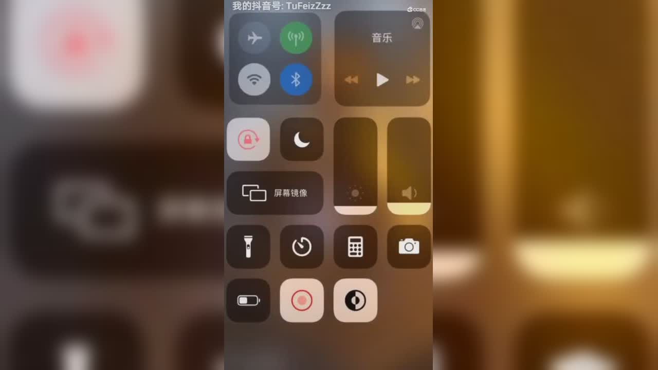 如果一个人从十楼往下跳 不出意外的话 他应该会出意外
