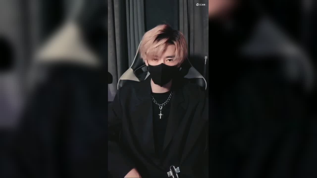 “这个秋天的网络真慢啊 连你的消息都收不到”
