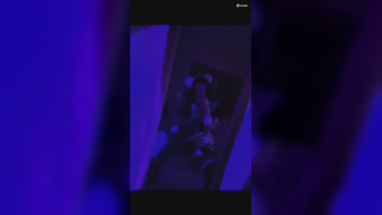 自己活着本就不容易，没必要一直要当小丑哄你开心。 
