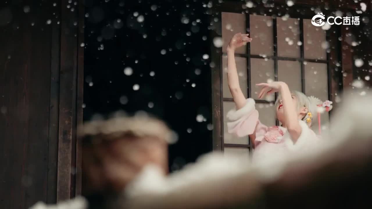 《大话西游》手游全新时装，踏雪寻梅情景舞蹈