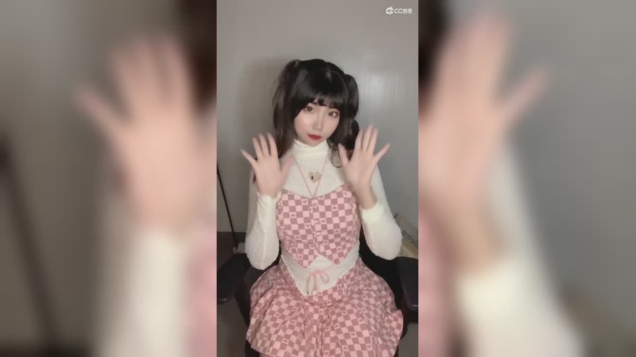 嘴角有冰淇淋~