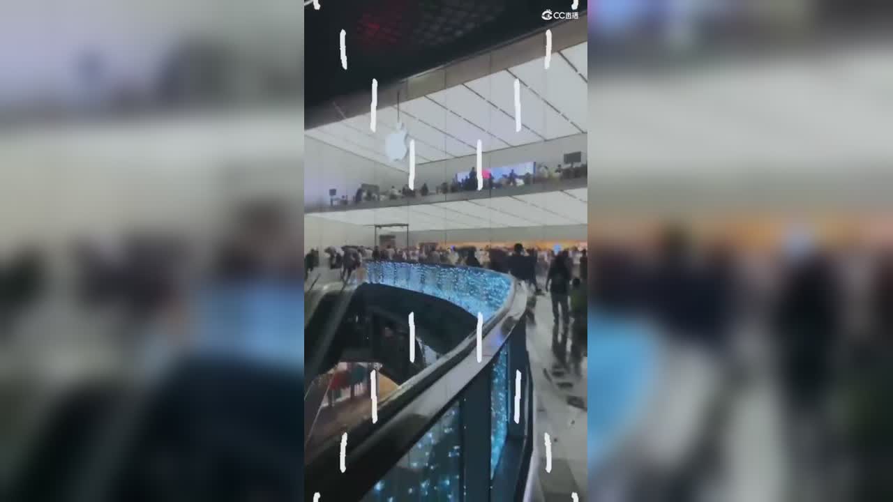 做人不要太攀比，要比就比苹果几！不看余额宝就看灵动岛！安排。iPhone 15 Pro Max 给赵......