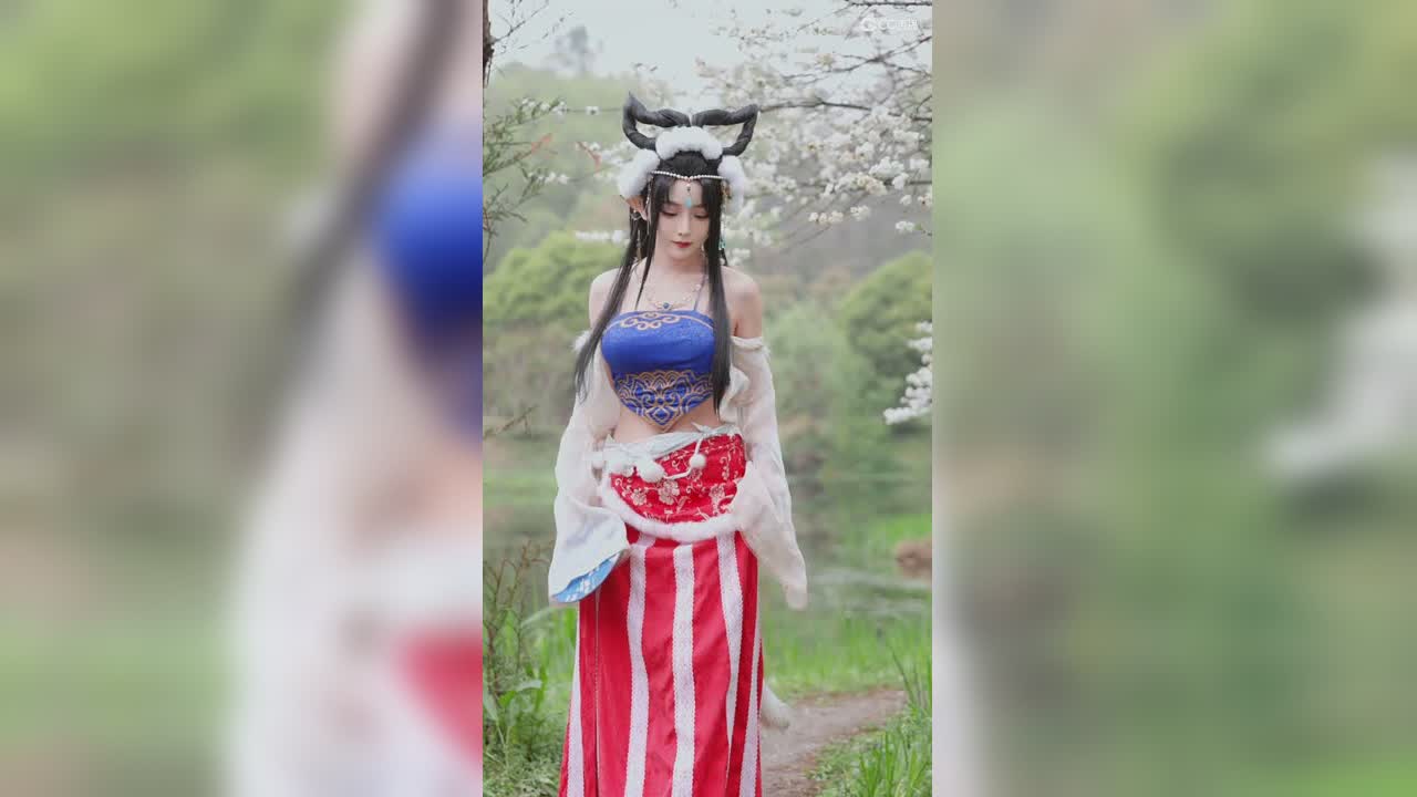 热点二创-狐美人出去闯闯对比反差