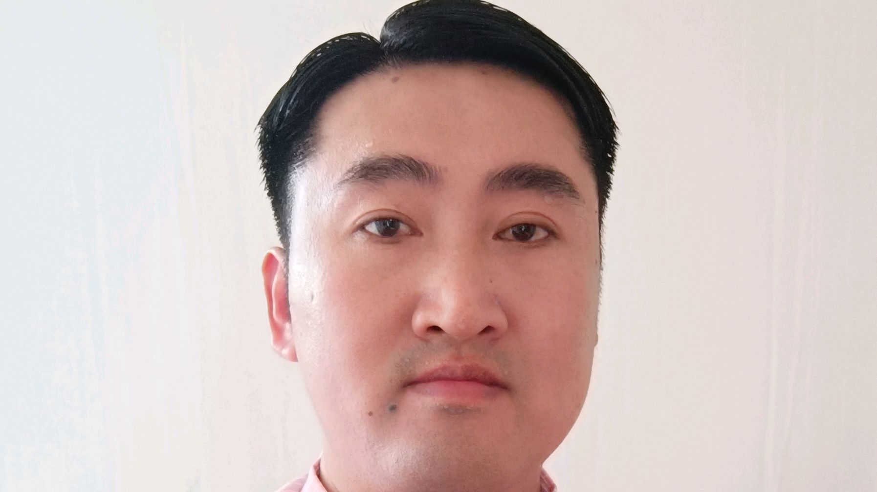 大家好，又在玩手機呢。