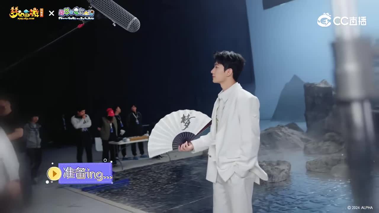 【梦幻短视频】杨洋 拍摄花絮！ 快来看看认真工作的代言人杨洋 ！#论坛菌#